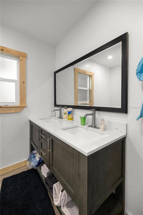 En Venta: $1,595,900 (4 camas, 2 baños, 2755 Pies cuadrados)