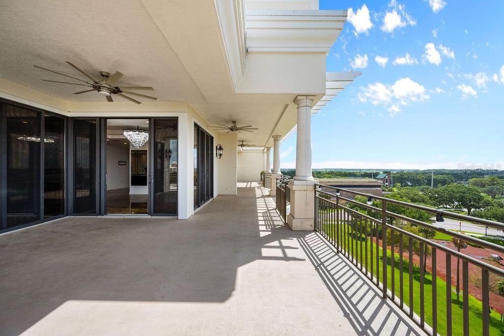 En Venta: $869,990 (4 camas, 3 baños, 3577 Pies cuadrados)