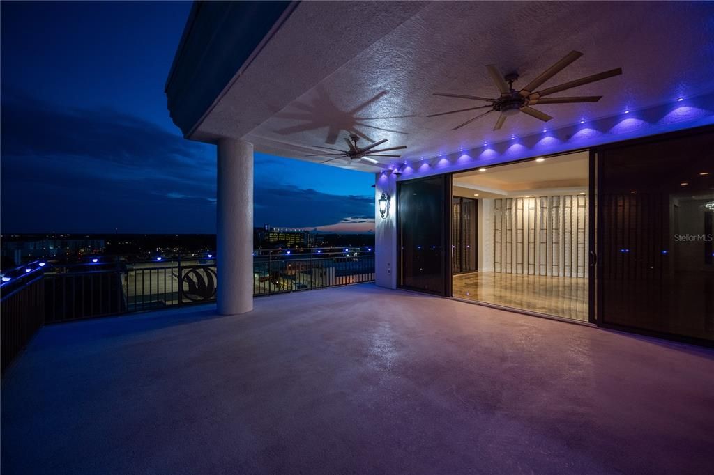 En Venta: $869,990 (4 camas, 3 baños, 3577 Pies cuadrados)