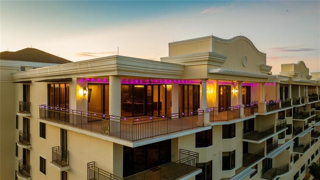 En Venta: $869,990 (4 camas, 3 baños, 3577 Pies cuadrados)