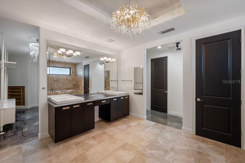 En Venta: $869,990 (4 camas, 3 baños, 3577 Pies cuadrados)