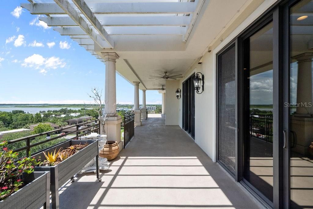 En Venta: $869,990 (4 camas, 3 baños, 3577 Pies cuadrados)