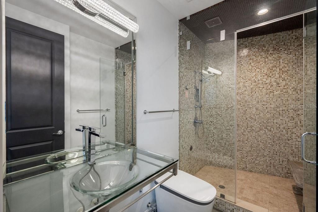 En Venta: $869,990 (4 camas, 3 baños, 3577 Pies cuadrados)