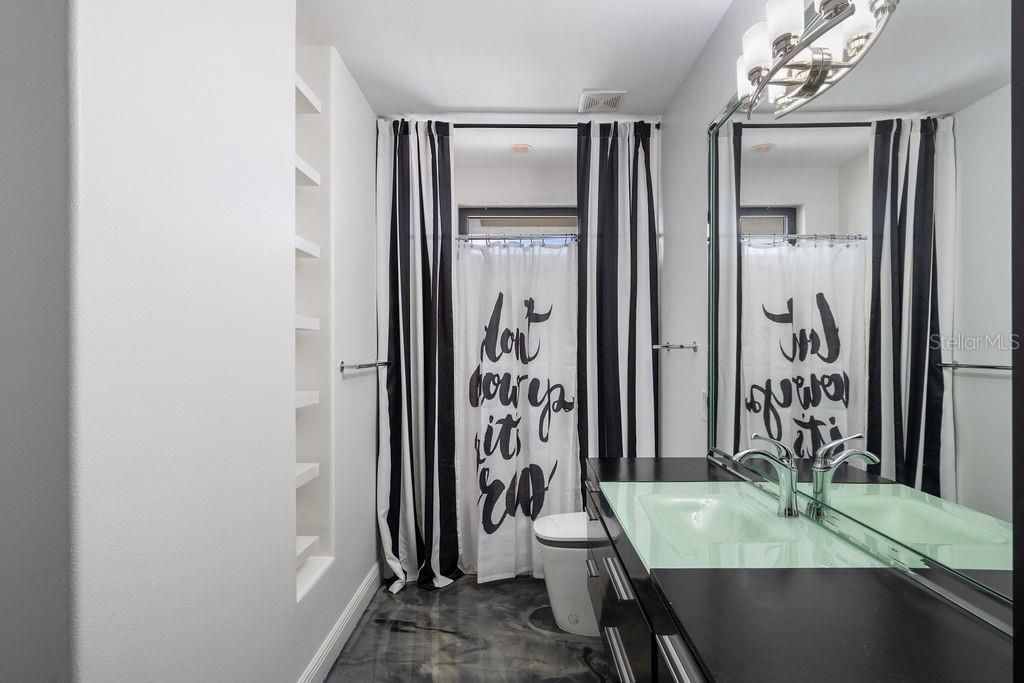 En Venta: $869,990 (4 camas, 3 baños, 3577 Pies cuadrados)