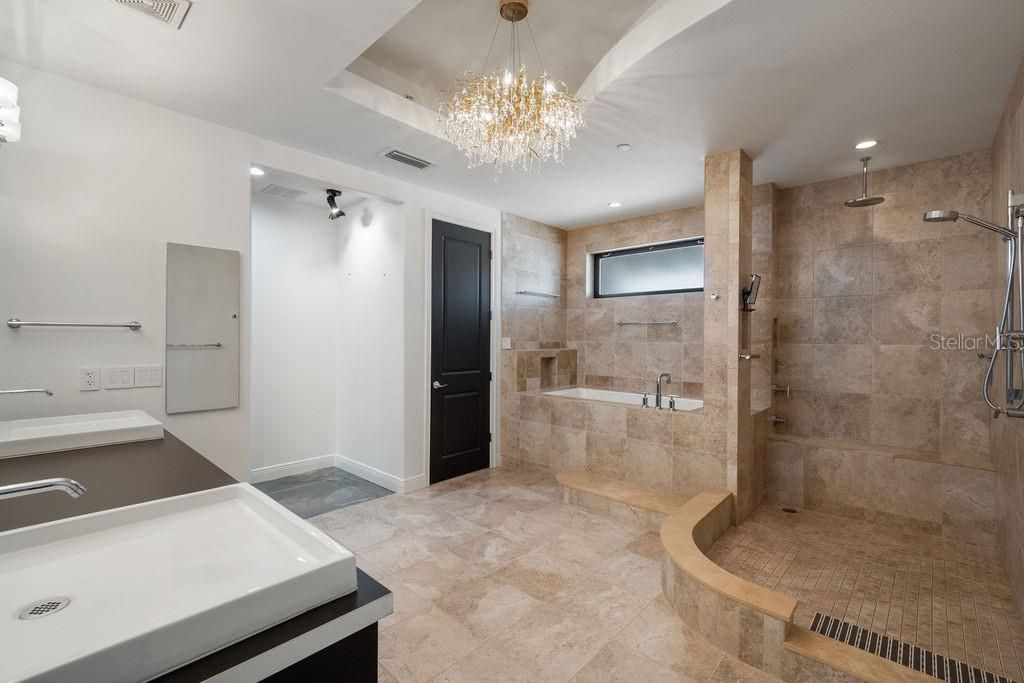 En Venta: $869,990 (4 camas, 3 baños, 3577 Pies cuadrados)