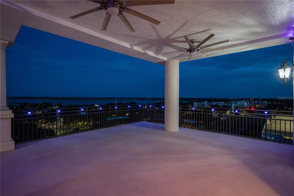 En Venta: $869,990 (4 camas, 3 baños, 3577 Pies cuadrados)