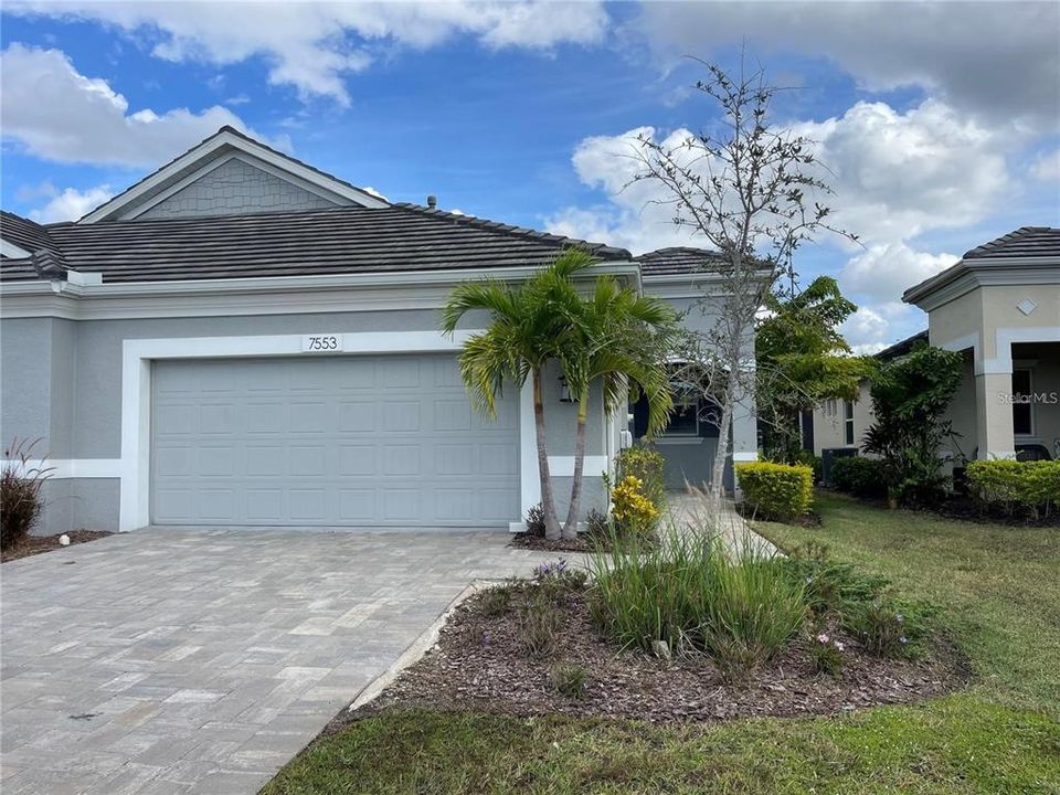 Activo con contrato: $2,600 (2 camas, 2 baños, 1579 Pies cuadrados)