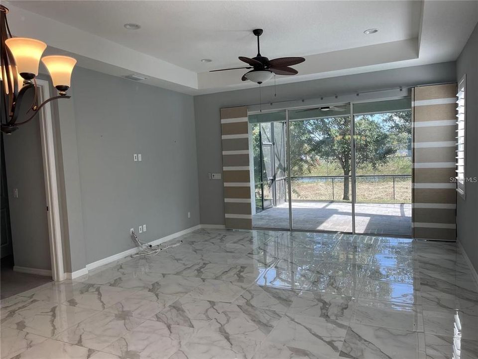 Activo con contrato: $2,600 (2 camas, 2 baños, 1579 Pies cuadrados)