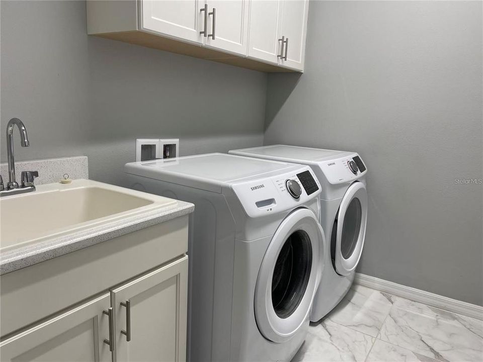 Activo con contrato: $2,600 (2 camas, 2 baños, 1579 Pies cuadrados)