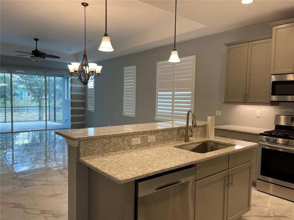 Activo con contrato: $2,600 (2 camas, 2 baños, 1579 Pies cuadrados)