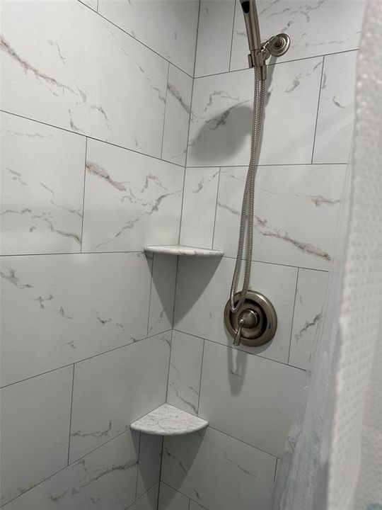 出租: $1,800 (2 贝兹, 1 浴室, 900 平方英尺)