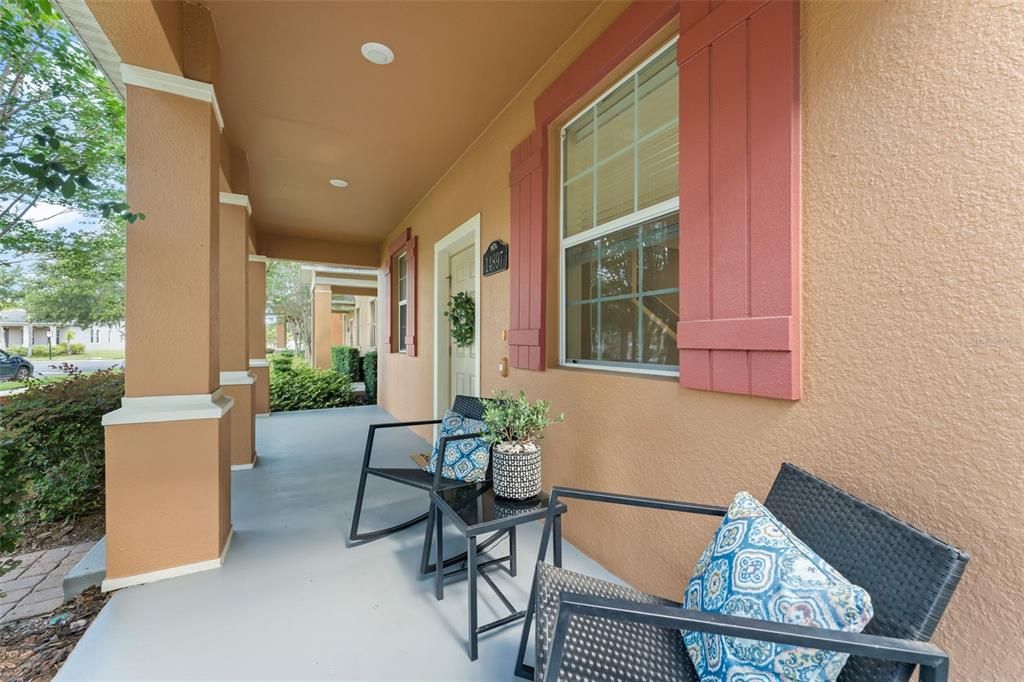 Под контрактом: $414,000 (3 спален, 2 ванн, 1748 Квадратных фут)