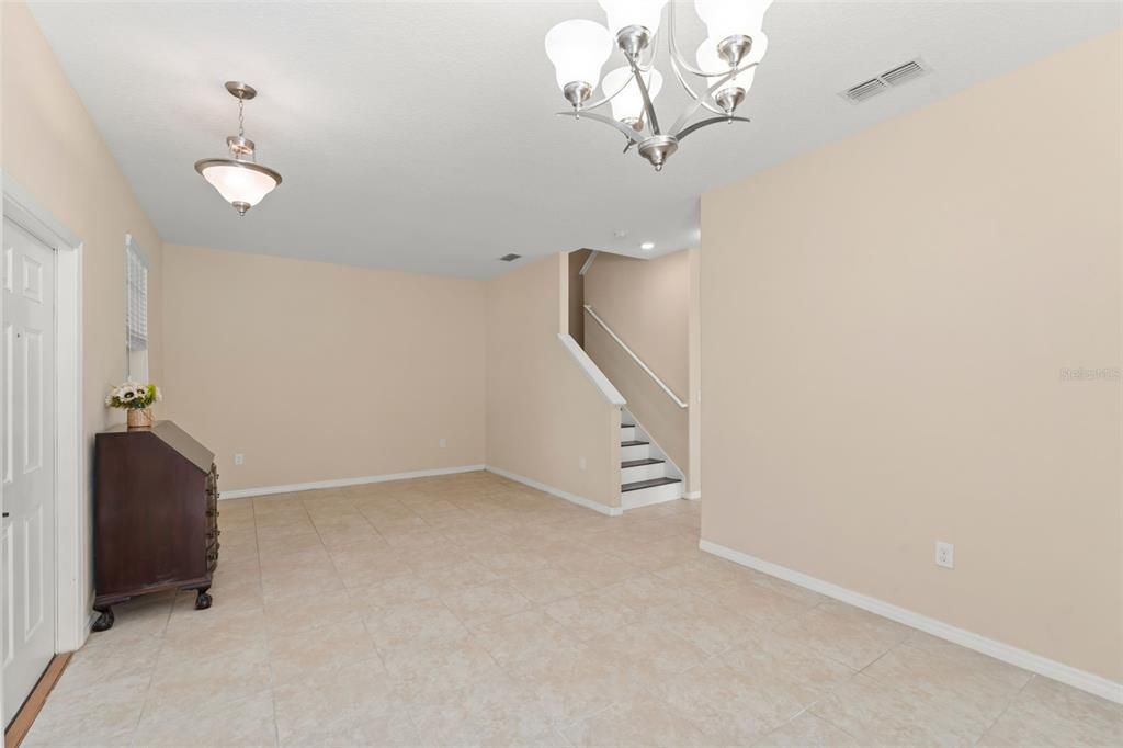 Под контрактом: $414,000 (3 спален, 2 ванн, 1748 Квадратных фут)