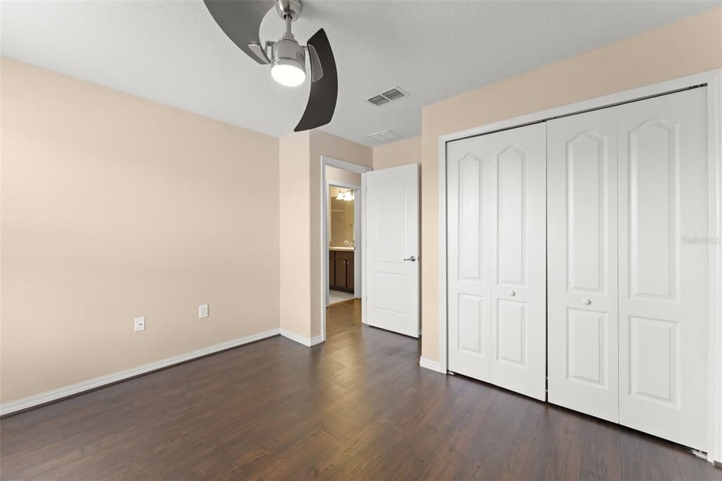 Под контрактом: $414,000 (3 спален, 2 ванн, 1748 Квадратных фут)