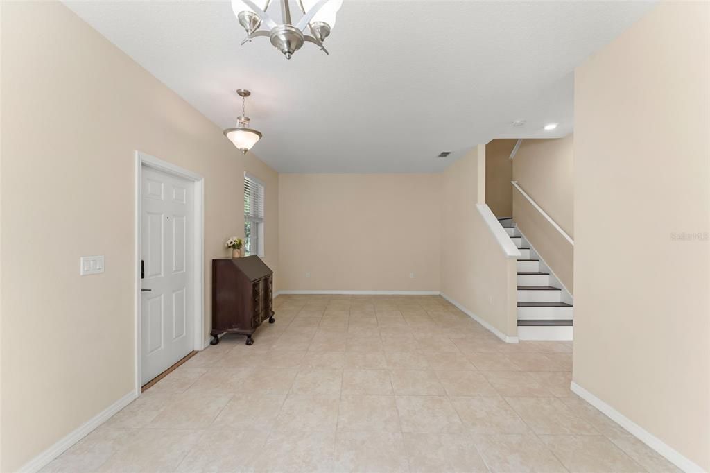 Под контрактом: $414,000 (3 спален, 2 ванн, 1748 Квадратных фут)