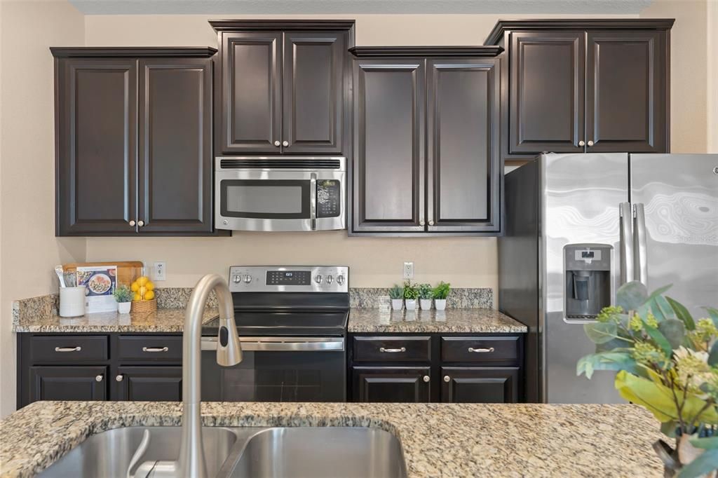 Под контрактом: $414,000 (3 спален, 2 ванн, 1748 Квадратных фут)