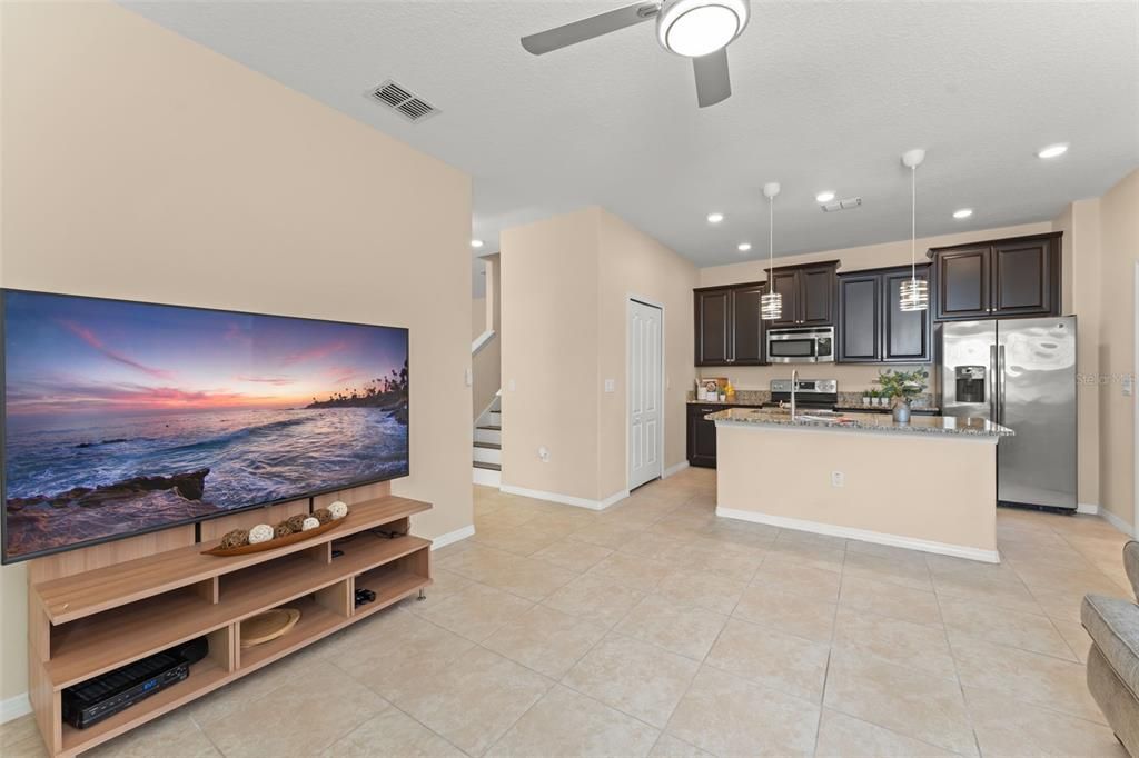 Под контрактом: $414,000 (3 спален, 2 ванн, 1748 Квадратных фут)