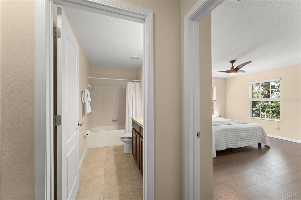 Под контрактом: $414,000 (3 спален, 2 ванн, 1748 Квадратных фут)