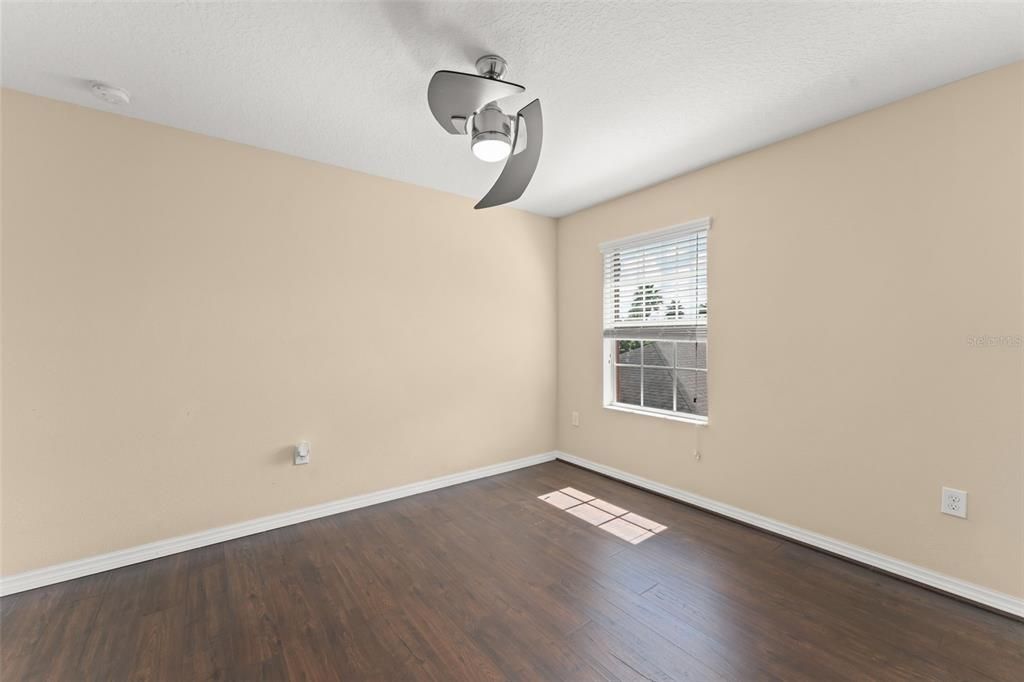 Под контрактом: $414,000 (3 спален, 2 ванн, 1748 Квадратных фут)