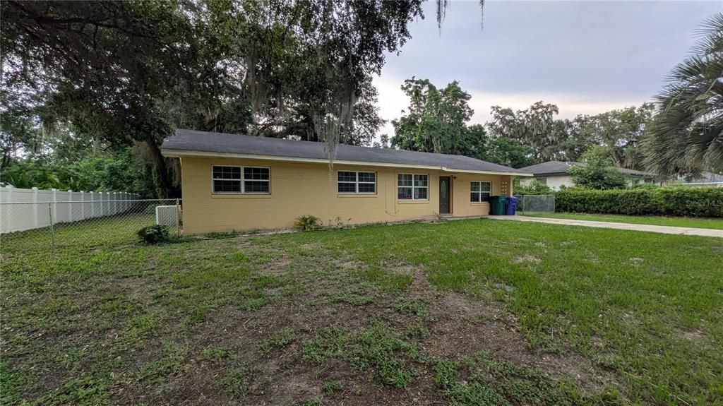 Recientemente alquilado: $1,250 (3 camas, 1 baños, 1346 Pies cuadrados)