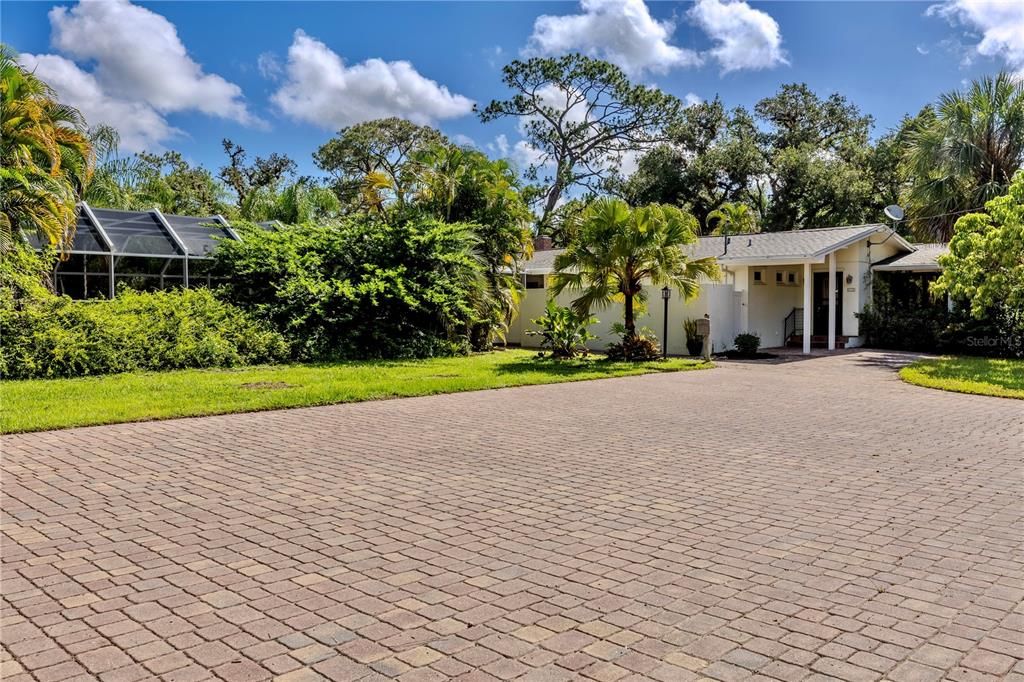 For Sale: $1,353,750 (5 beds, 3 baths, 3512 Square Feet)