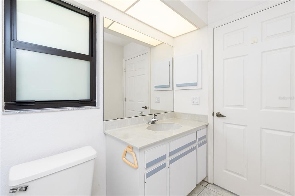 Activo con contrato: $299,000 (2 camas, 3 baños, 1384 Pies cuadrados)