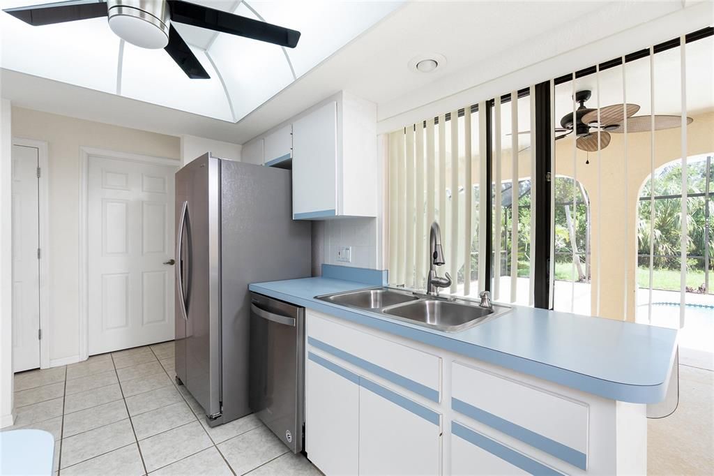 Activo con contrato: $299,000 (2 camas, 3 baños, 1384 Pies cuadrados)