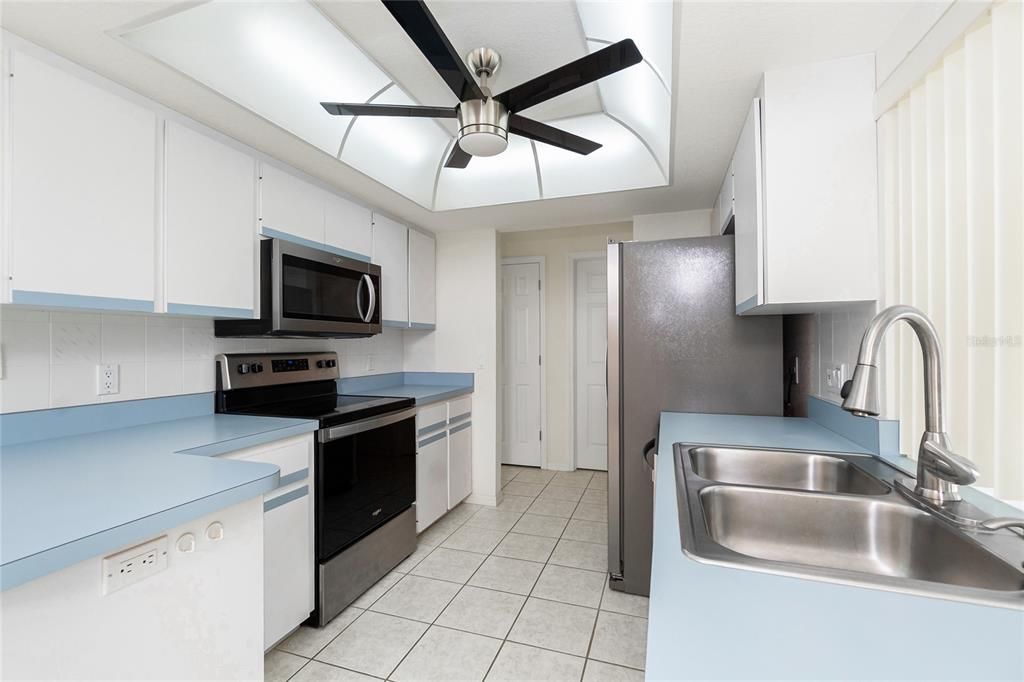 Activo con contrato: $299,000 (2 camas, 3 baños, 1384 Pies cuadrados)