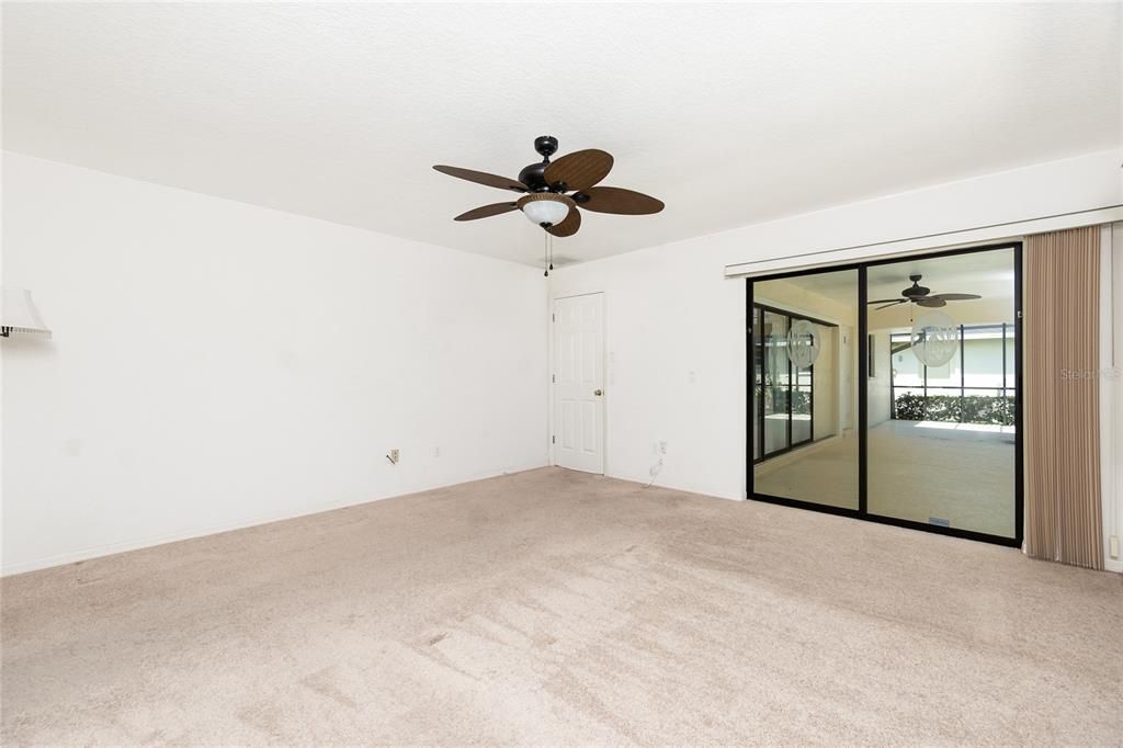 Activo con contrato: $299,000 (2 camas, 3 baños, 1384 Pies cuadrados)