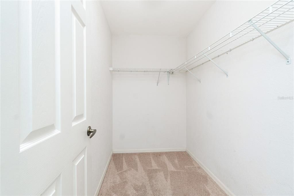 Activo con contrato: $299,000 (2 camas, 3 baños, 1384 Pies cuadrados)