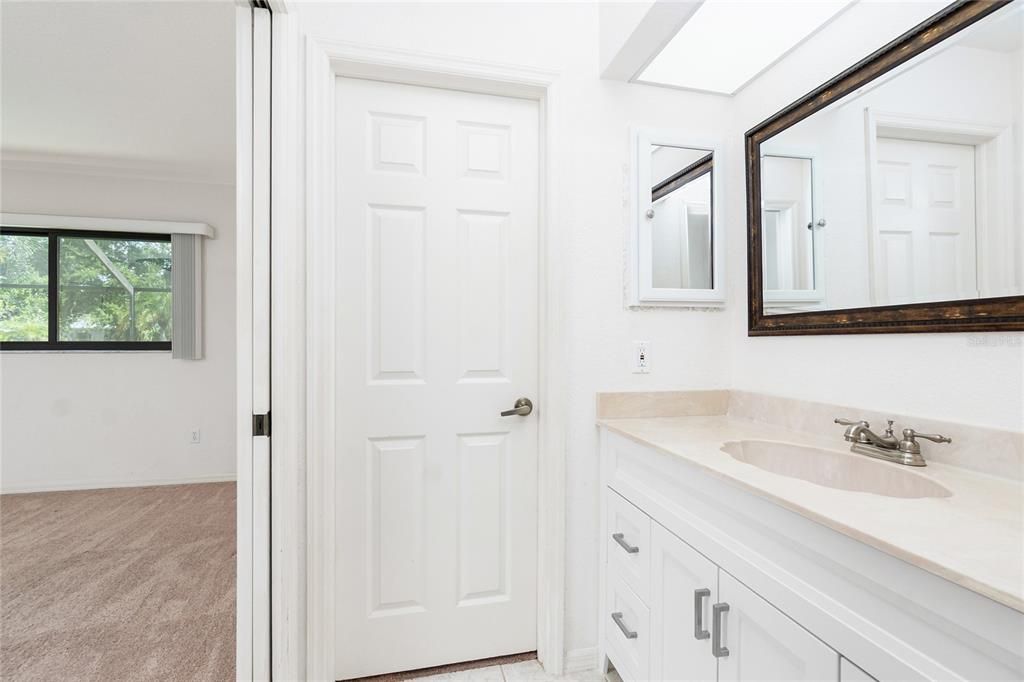 Activo con contrato: $299,000 (2 camas, 3 baños, 1384 Pies cuadrados)