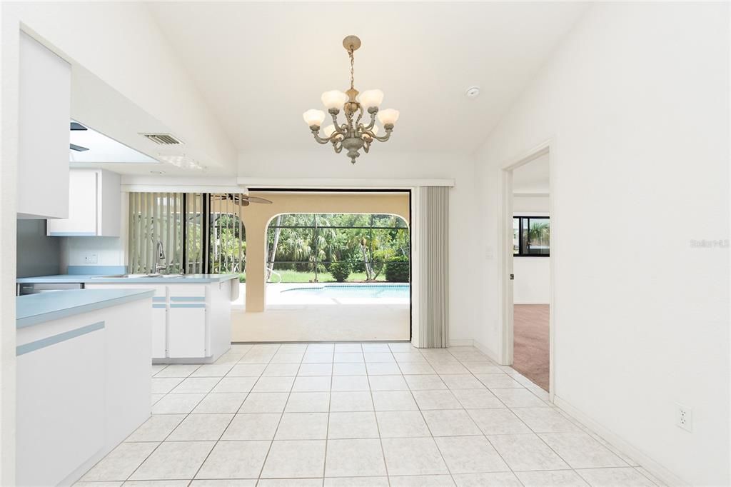 Activo con contrato: $299,000 (2 camas, 3 baños, 1384 Pies cuadrados)