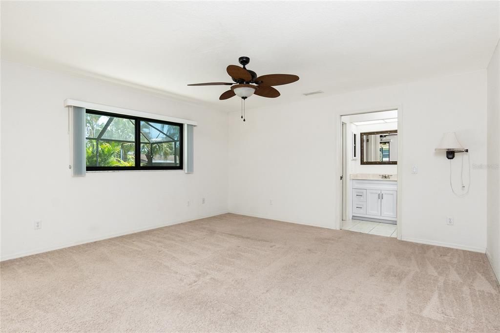 Activo con contrato: $299,000 (2 camas, 3 baños, 1384 Pies cuadrados)