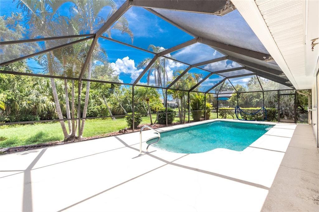 Activo con contrato: $299,000 (2 camas, 3 baños, 1384 Pies cuadrados)