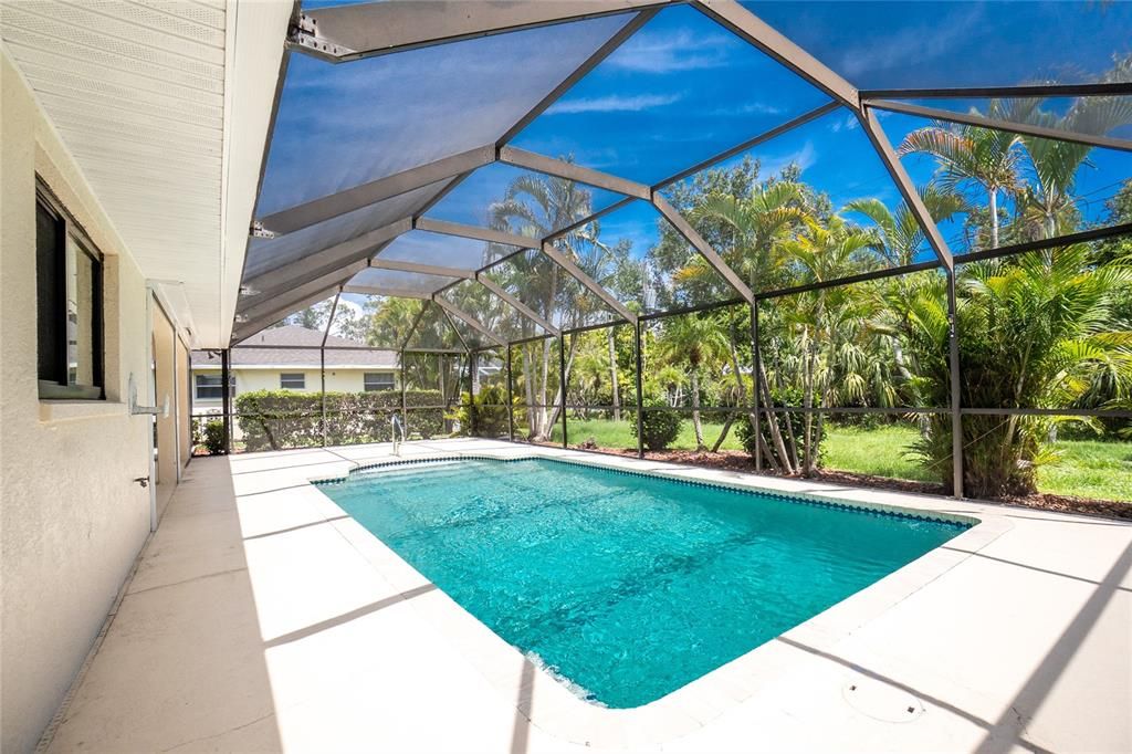 Activo con contrato: $299,000 (2 camas, 3 baños, 1384 Pies cuadrados)