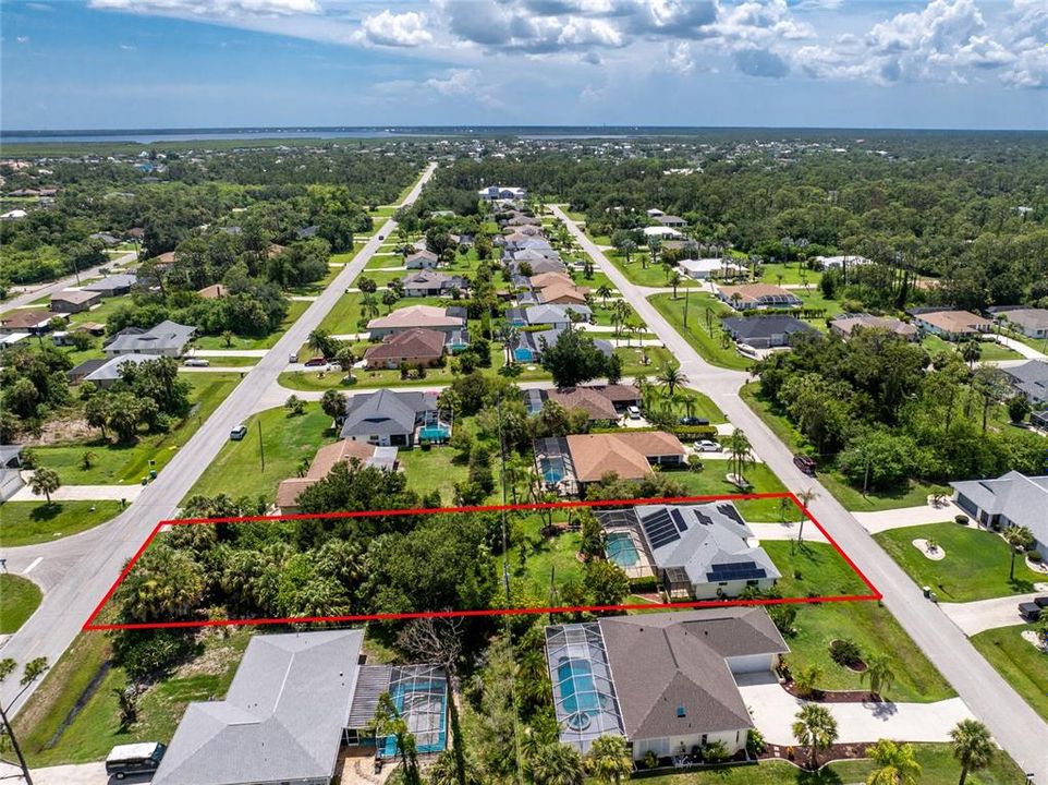 Activo con contrato: $299,000 (2 camas, 3 baños, 1384 Pies cuadrados)