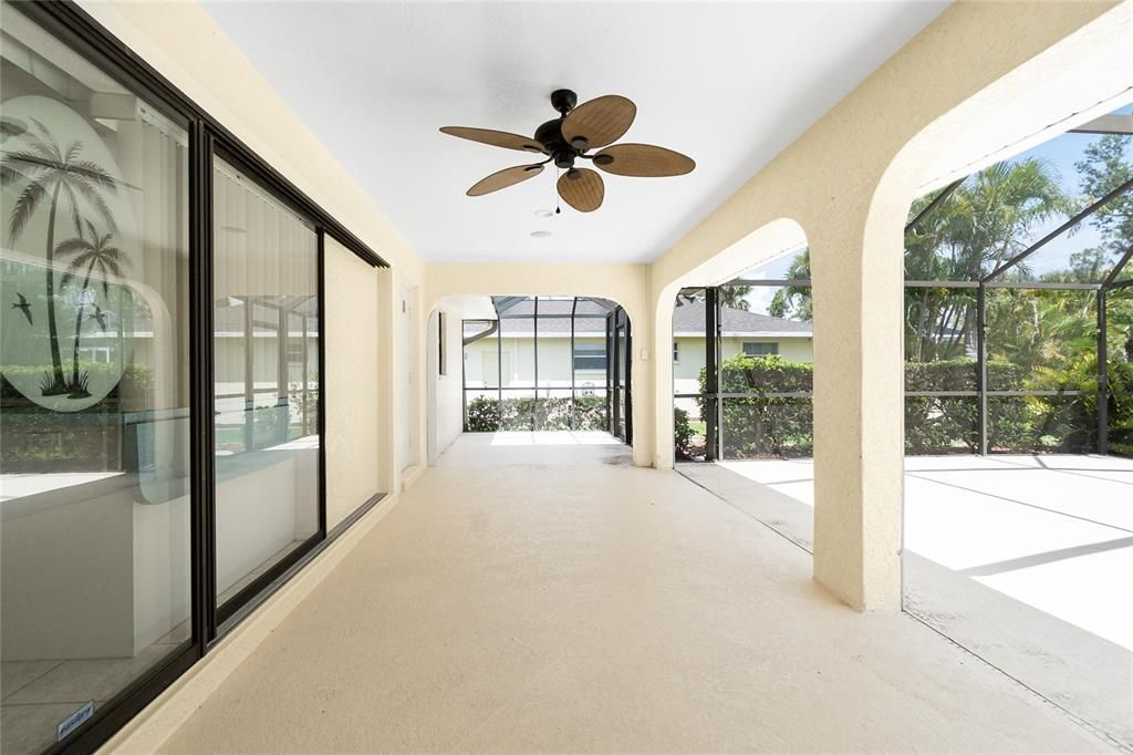 Activo con contrato: $299,000 (2 camas, 3 baños, 1384 Pies cuadrados)