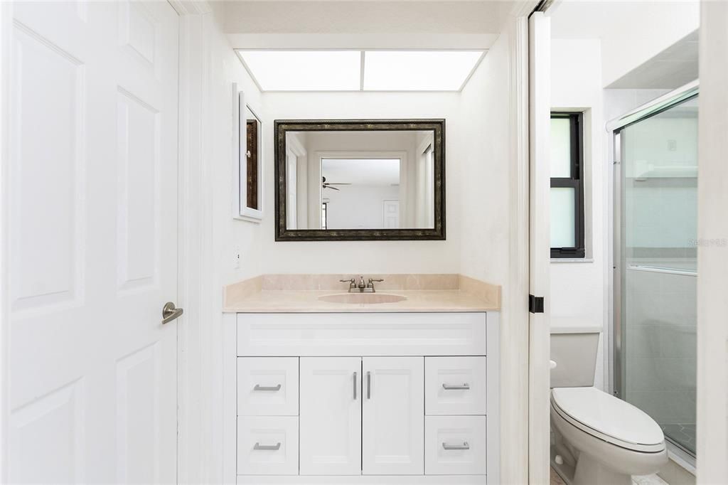 Activo con contrato: $299,000 (2 camas, 3 baños, 1384 Pies cuadrados)