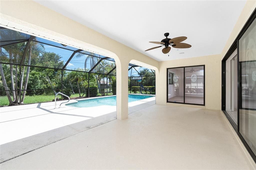 Activo con contrato: $299,000 (2 camas, 3 baños, 1384 Pies cuadrados)