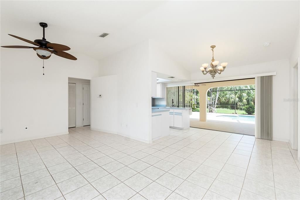 Activo con contrato: $299,000 (2 camas, 3 baños, 1384 Pies cuadrados)