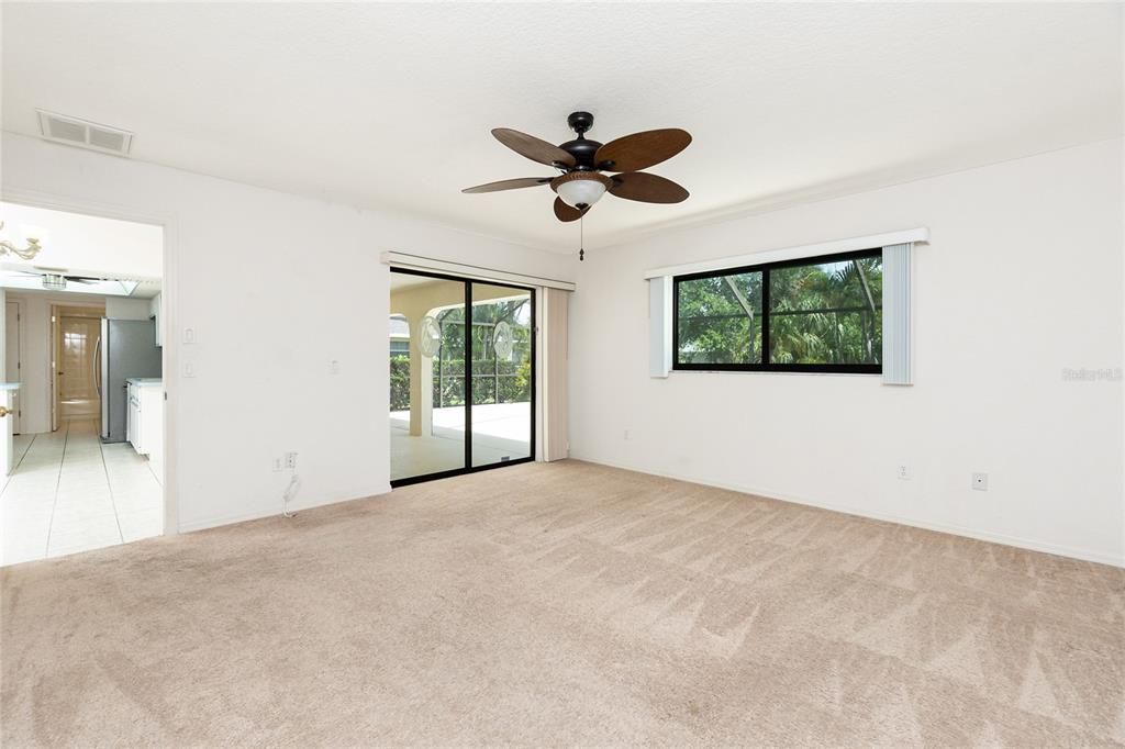 Activo con contrato: $299,000 (2 camas, 3 baños, 1384 Pies cuadrados)