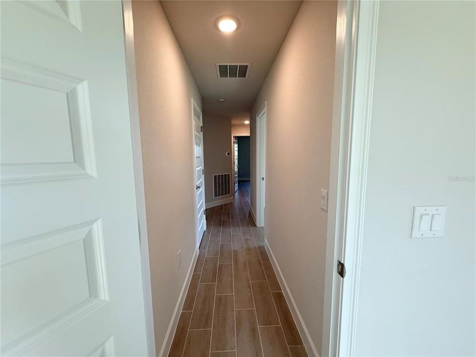 合同活跃: $447,450 (4 贝兹, 3 浴室, 2117 平方英尺)