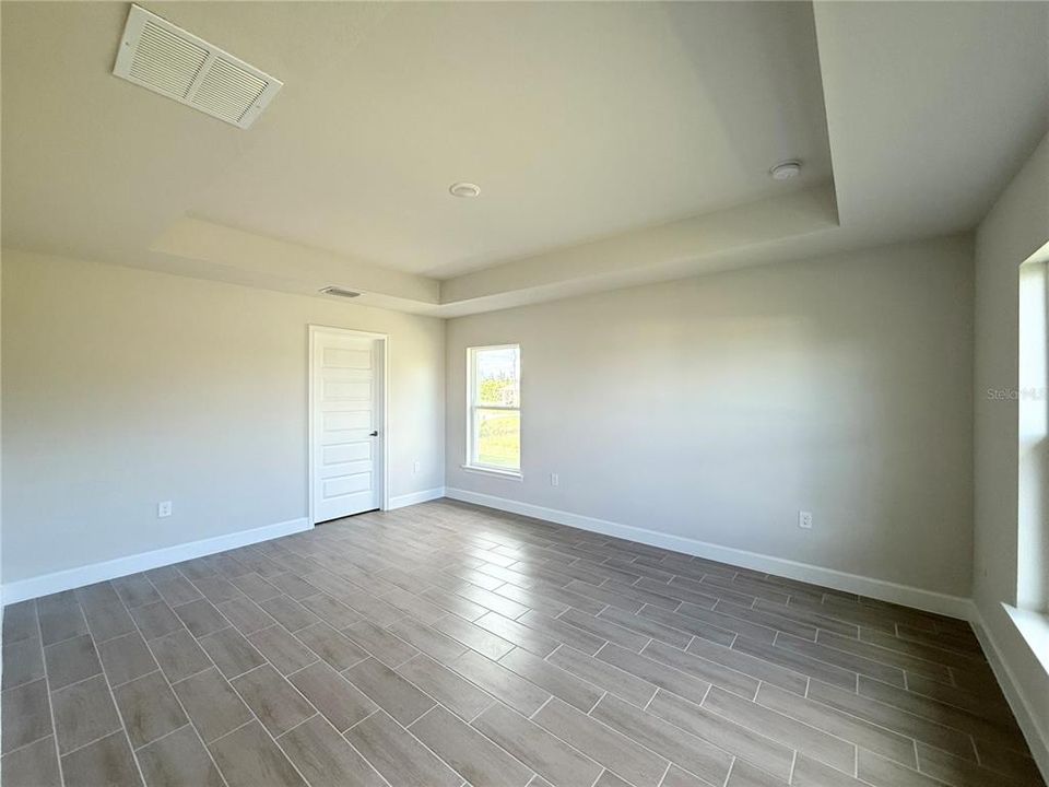 合同活跃: $447,450 (4 贝兹, 3 浴室, 2117 平方英尺)