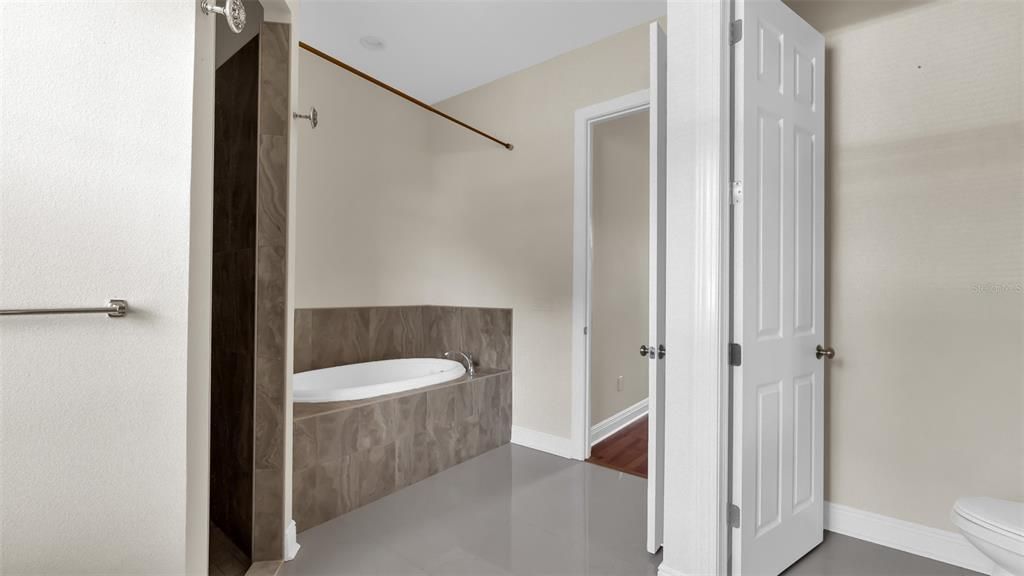 Active With Contract: $439,000 (3 beds, 3 baths, 1840 Square Feet)