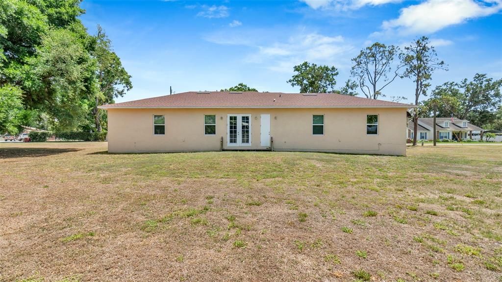 Active With Contract: $439,000 (3 beds, 3 baths, 1840 Square Feet)