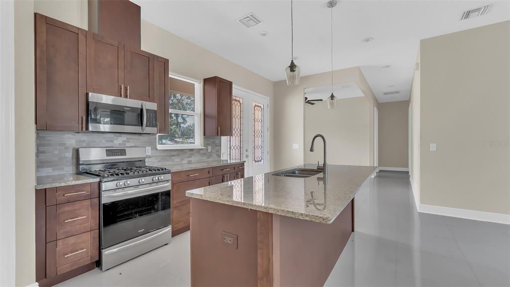 Active With Contract: $439,000 (3 beds, 3 baths, 1840 Square Feet)