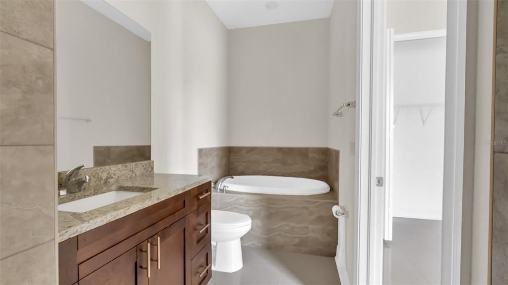 Active With Contract: $439,000 (3 beds, 3 baths, 1840 Square Feet)