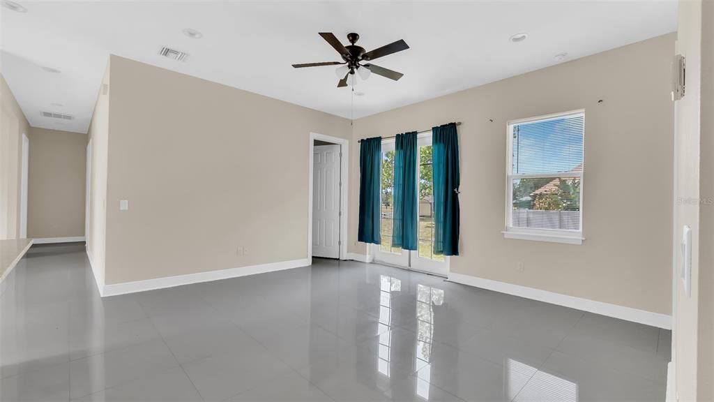 Active With Contract: $439,000 (3 beds, 3 baths, 1840 Square Feet)