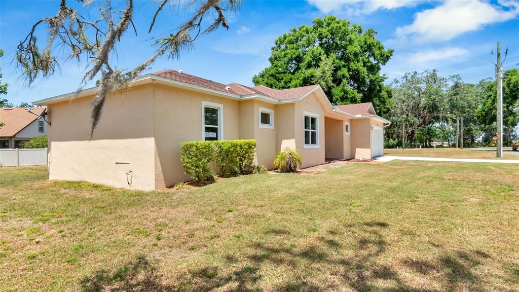 Active With Contract: $439,000 (3 beds, 3 baths, 1840 Square Feet)