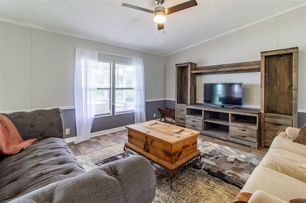 На продажу: $299,000 (3 спален, 2 ванн, 1728 Квадратных фут)